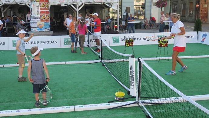 Rynek Trybunalski zmienił się w tenisowy kort