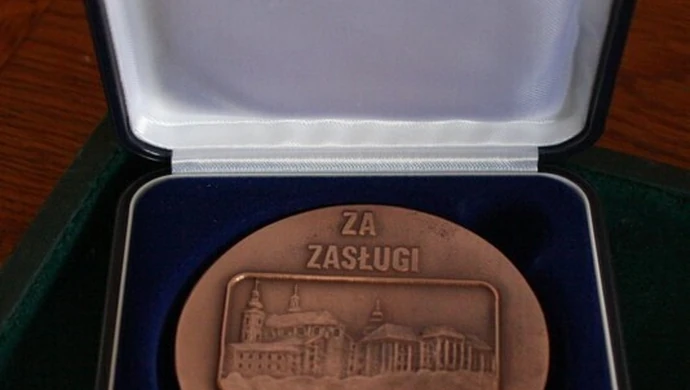 Medal za Zasługi dla Miasta Piotrkowa przyznawany bezprawnie? 