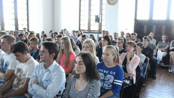 Młodzież i kombatanci wysłuchali wykładu 