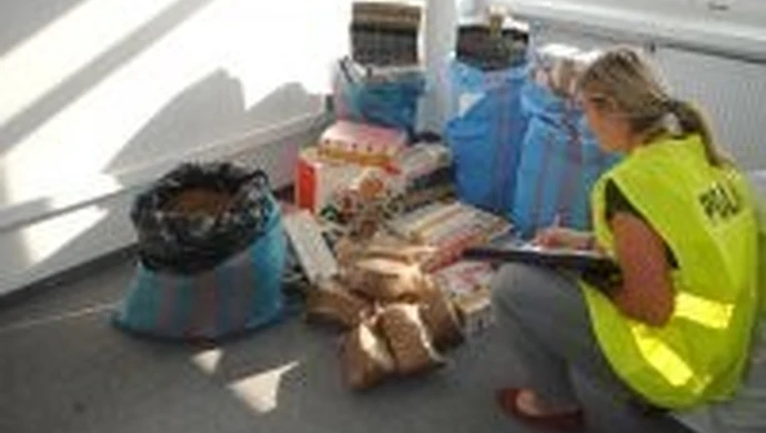 Piotrków. Kontrabanda w samochodzie