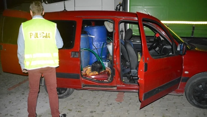 Kradli paliwo z tirów 