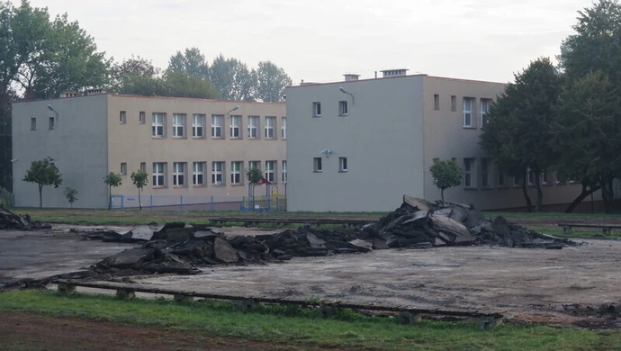 Modernizują boisko przy "szesnastce"