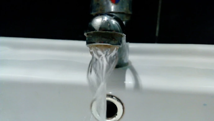 Woda skażona bakteriami grupy coli 