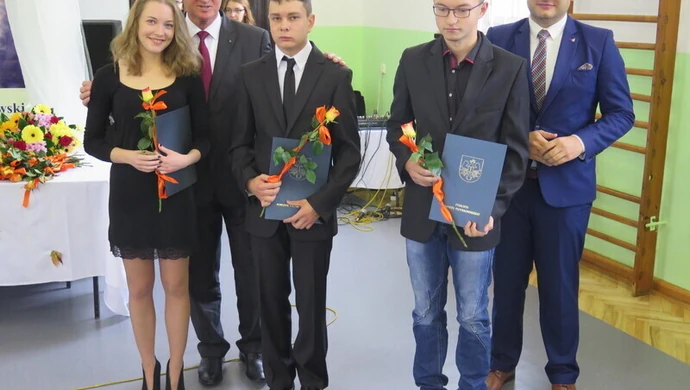 Starosta wyróżnił najlepszych uczniów i nauczycieli