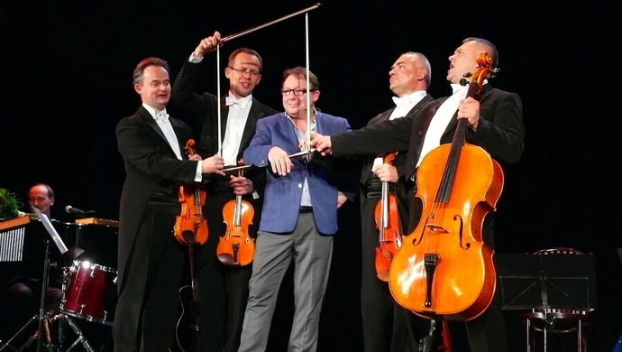 Trybunały Uśmiechu &#8211; na wielki finał Grupa MoCarta, Barbara Melzer i Zbigniew Zamachowski