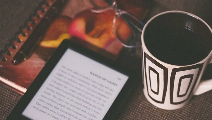 5 książkowych pozycji na chłodne, jesienne wieczory. Sprawdź, po co warto sięgnąć!