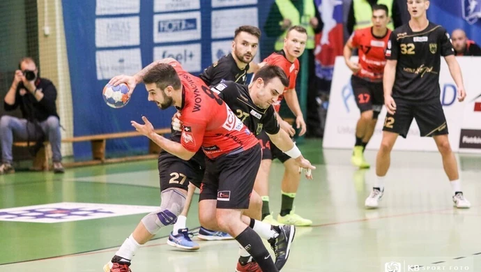 Piotrkowianin zwyciężył, tymczasem jego były trener poprowadzi...Piotrcovię