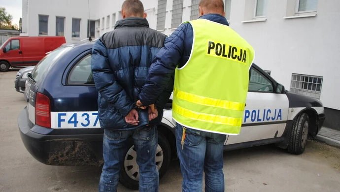 Metodą „na klamkę” kradł damskie torebki 