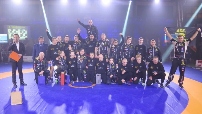 Mecz zapaśników przyciągnął tłumy