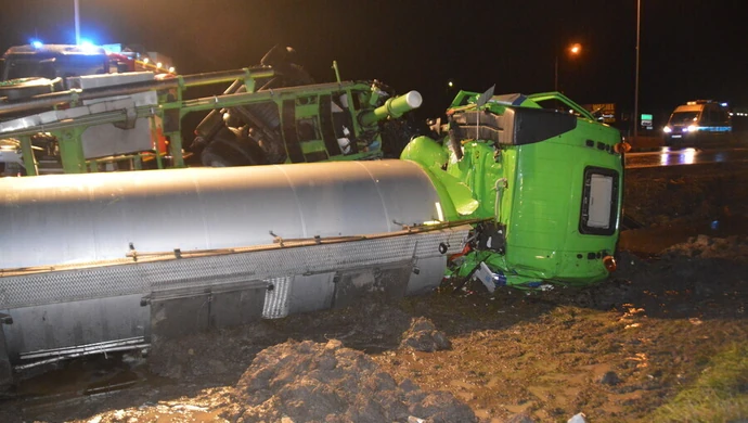 Rowerzysta przygnieciony przez cysternę [Aktualizacja]