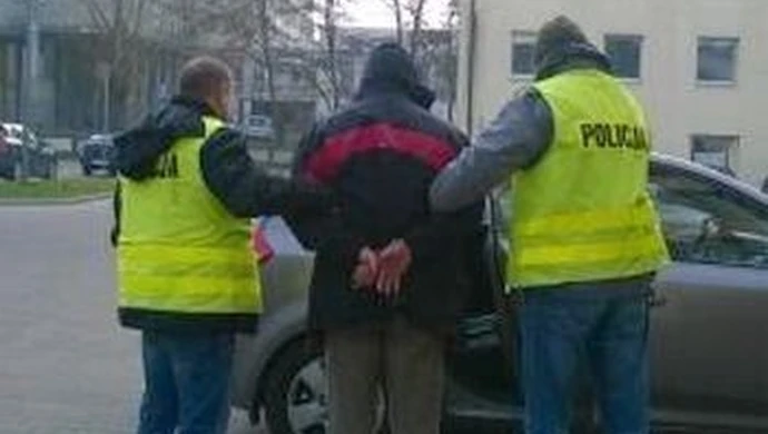 Zwyrodnialec, który zakopał psa żywcem jest już w rękach policji. Jaka kara go czeka? 