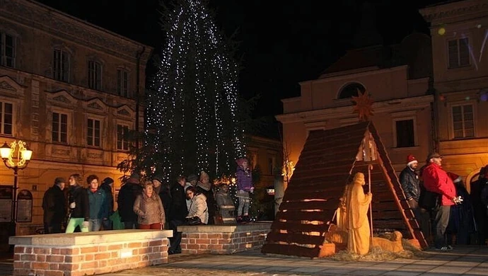 Do 100 tysięcy za sztuczne drzewo z iluminacją. Choinka podzieliła radnych 