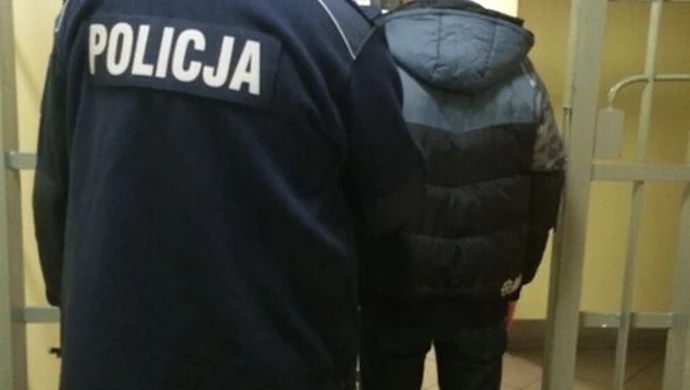 Bójka przed barem w Piotrkowie. Zatrzymany 25-latek 