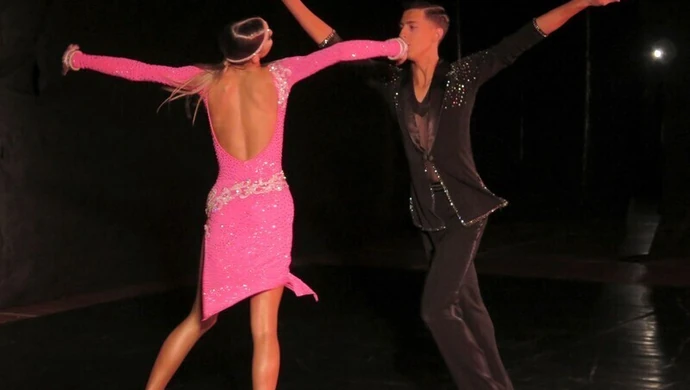 Ognisty taniec w sali sportowej SP12