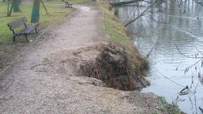 Spacer w parku po zmroku wykluczony