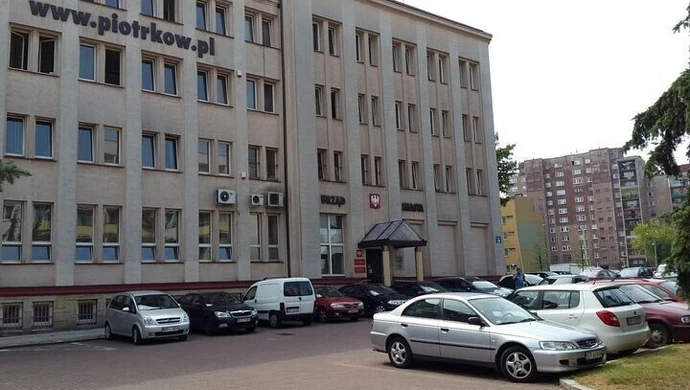 Ilu niepełnosprawnych w magistracie i starostwie?