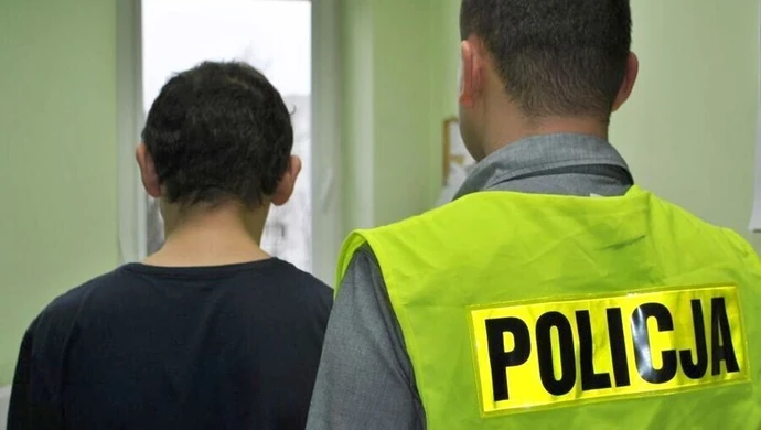 Skopał sąsiadowi samochód 