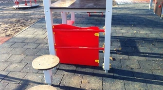 Plac zabaw przy ul. Budki zniszczony. Potrzebny monitoring? 