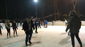 Nocna jazda na łyżwach