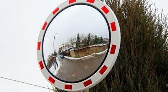 W gm. Wola Krzysztoporska montują lustra 