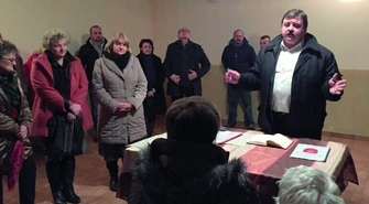 Mieszkańcy wsi Kisiele chcą utwardzenia drogi