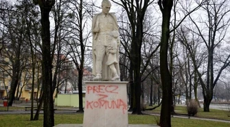 Co by tu jeszcze zdekomunizować?