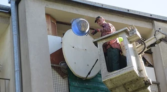 Zbiera śmieci w piwnicy. Sąsiedzi mówią dość! 