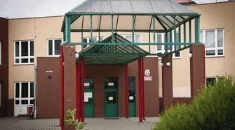 W Gimnazjum nr 5 skakali z okna. Jeden trafił do szpitala