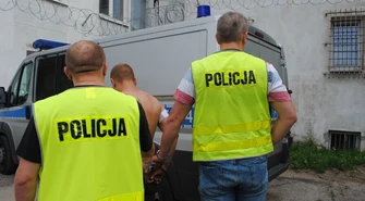 Włamanie, kradzież, zniszczenie mienia. Pijany 19-latek zatrzymany