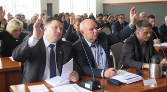 Piotrkowscy radni z dyplomami. Czy jest się czym chwalić?