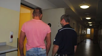 Napadli na 51-letnią mieszkankę powiatu, obezwładnili ją gazem 