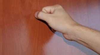 Ukradły staruszce pieniądze i biżuterię 