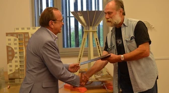 OMEGA zagra nam &#8222;Dziwny jest ten świat&#8221;