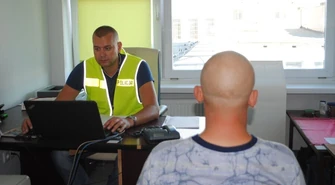 Wszedł przez okno i został do rana 