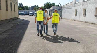 Włamali się do siedziby firmy ubezpieczeniowej, potem ukryli się na strychu 