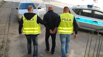 Z całej siły uderzył prętem w głowę 