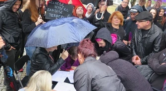 &#8222;Jarosław, kobiety zostaw!&#8221; Czarny protest w Piotrkowie 