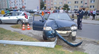 Kradziony ford rozbity na latarni 