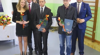 Starosta wyróżnił najlepszych uczniów i nauczycieli