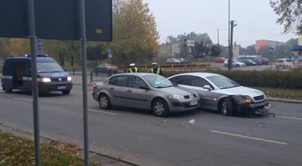 Zderzenie osobówek na Kopernika [AKTUALIZACJA]