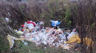 Zostawił dokumenty w śmieciach. Zapłaci 500 zł 