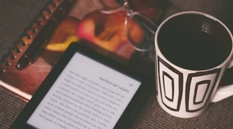 5 książkowych pozycji na chłodne, jesienne wieczory. Sprawdź, po co warto sięgnąć!