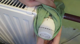 Szmatą kazali obwiązać kaloryfer