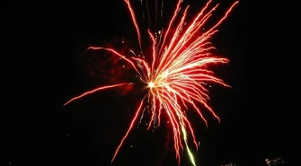 O północy fajerwerki z wieży ciśnień 