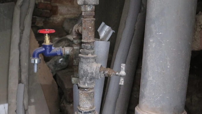 Nie ma wody, bo... zamarzła w rurach