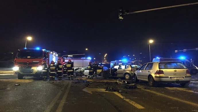 Zderzenie autobusu z osobówkami w centrum Piotrkowa 