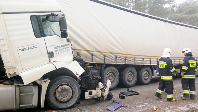 Wypadek w Karlinie, nie żyje jedna osoba