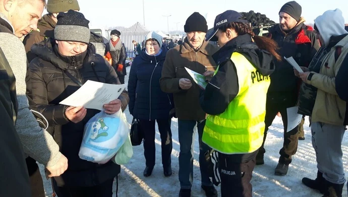 Kontrole na targowisku w Gorzkowicach 