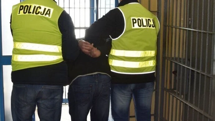 Żądał 7000 zł, ukradł 10 zł i papierosy 