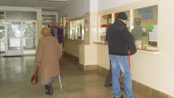 Przychodnia wynosi się z Dmowskiego. Miasto nic nie wie 